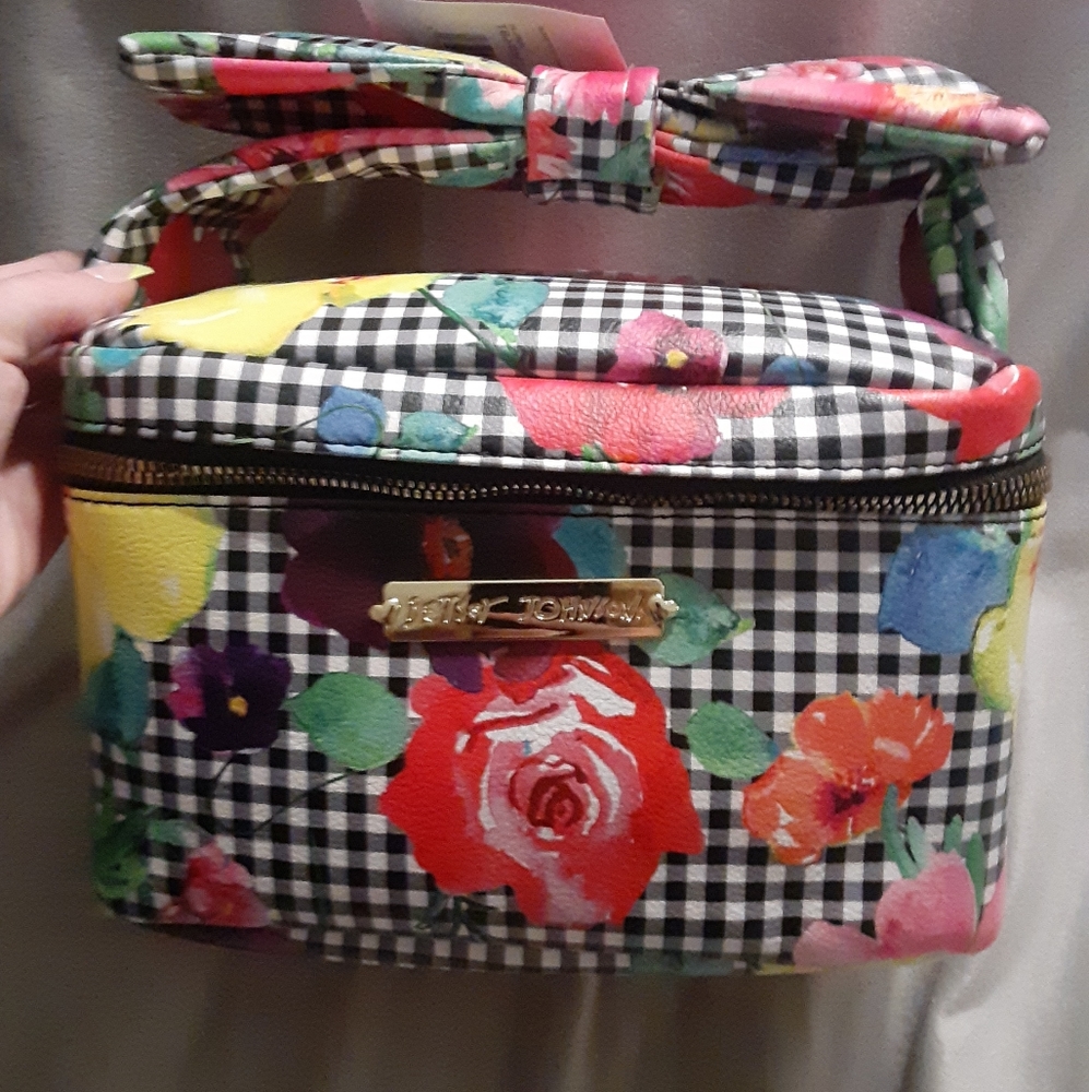 Betsey Johnson Traincase 🚂👜❣